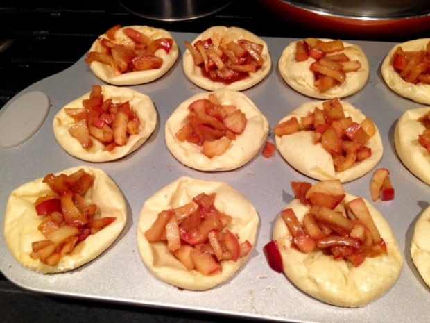 apple pie german pancake bowls pancakes filling2